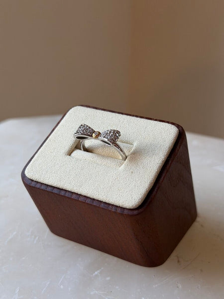 Henri Bendel Bow shaped ring size 8