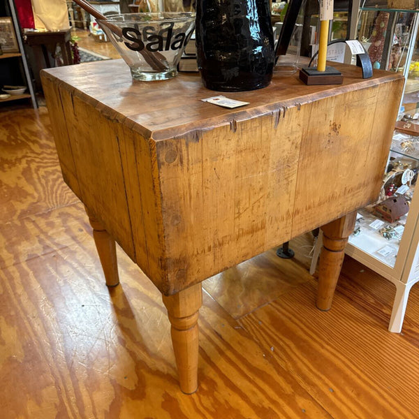 Butchers butcher block / old 30" x 30" x 33" tall ( block itself is 15" thick and solid) legs are removable extremely heavy in store pick up only.