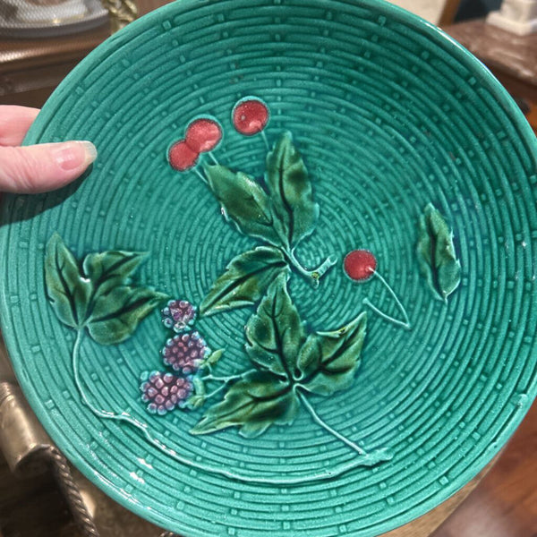 VINTAGE GERMAN MAJOLICA PLATE BY GEORGE SCHMIDER BASKETWEAVE/BERRIES