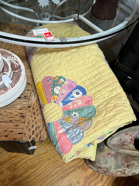 Vintage Dresden Plate Feed Sack Yellow Quilt~ 78" w x 90" l