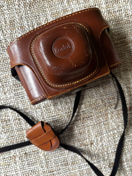 1960'S KODAK PONY CAMERA W/ LEATHER FIELD CASE & STRAP