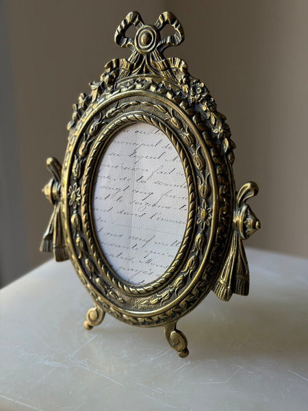 1597 Antique Oval Brass Bow Frame