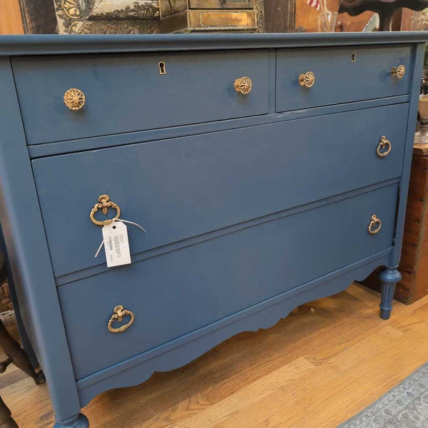 Pretty Blue Vintage 1930's 4 Drawer Dresser. 42x30x21 IN STORE PICK UP ONLY