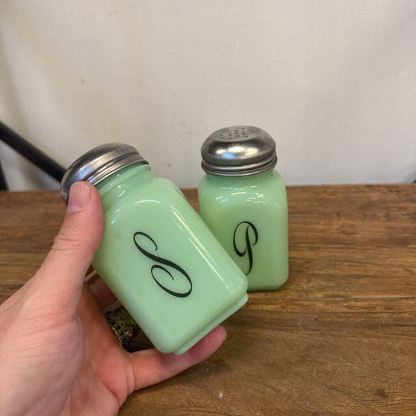 SALT AND PEPPER SET