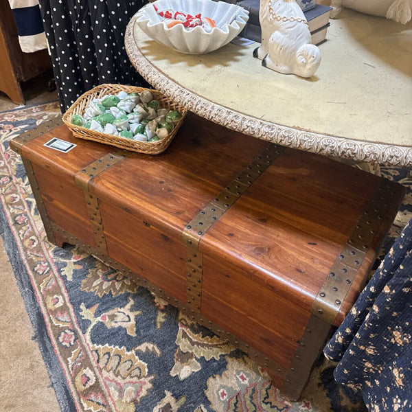 VINTAGE CEDAR CHEST 45W 21D 19T IN STORE PICK UP ONLY