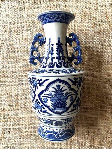 VTG Chinese Qianlong Porcelain Blue and White Vase