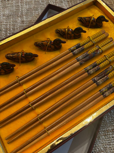 Set of 5 Wood Chopsticks with 5 Duck Rests