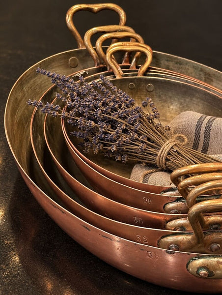 SET OF (5) EUROPEAN OVAL COPPER AU GRATIN / FISH PANS with brass handles. 24cm, 26cm, 30cm, 32cm and 38cm.