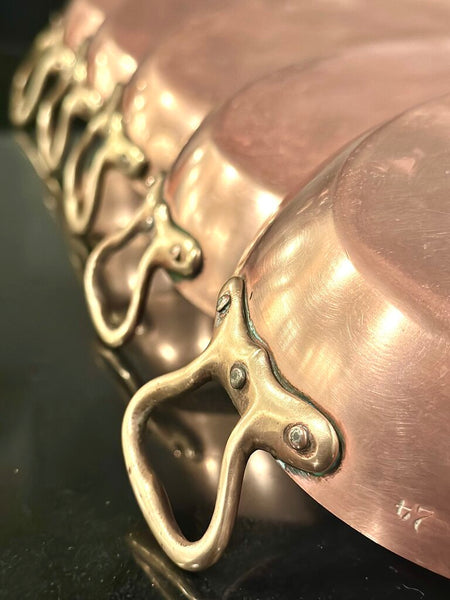 SET OF (5) EUROPEAN OVAL COPPER AU GRATIN / FISH PANS with brass handles. 24cm, 26cm, 30cm, 32cm and 38cm.