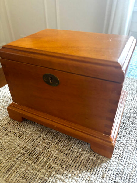 Vintage Wood Keepsake/Cigar Box
